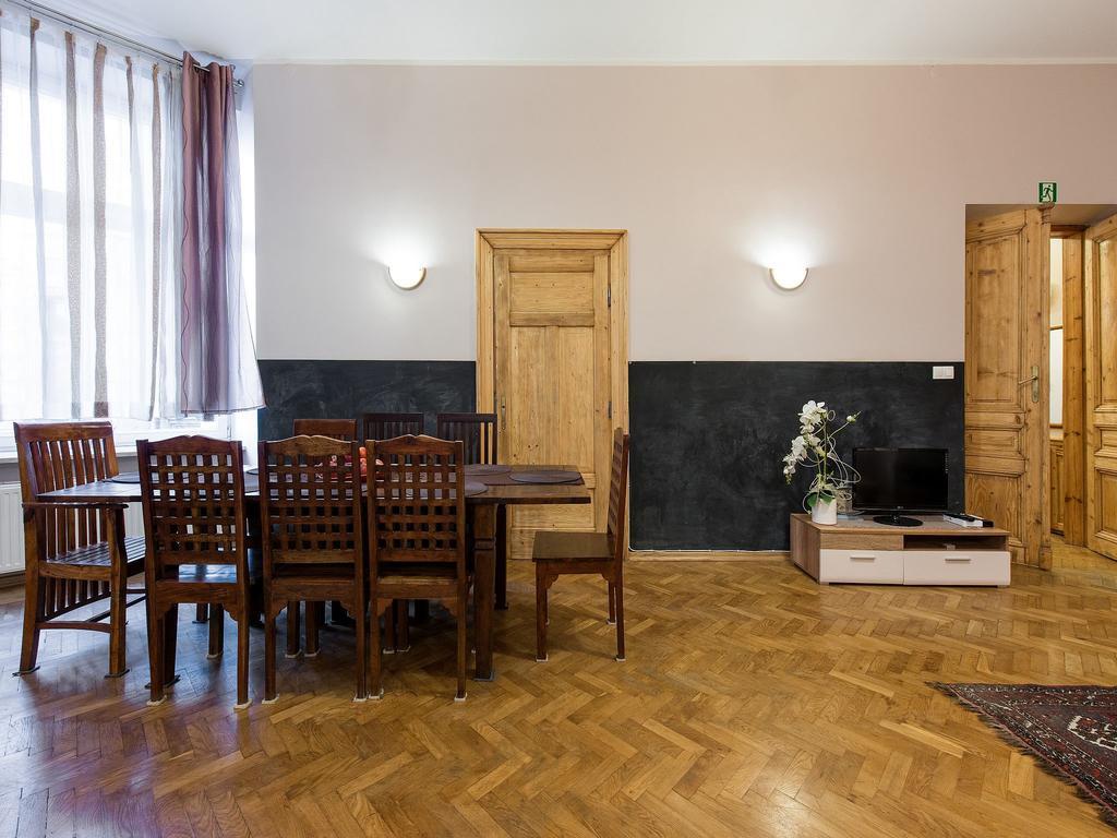 5 Bedroom Family Apartment كراكوفيا الغرفة الصورة
