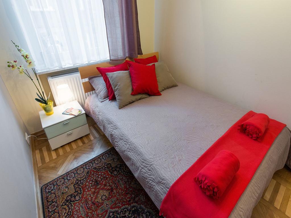 5 Bedroom Family Apartment كراكوفيا الغرفة الصورة